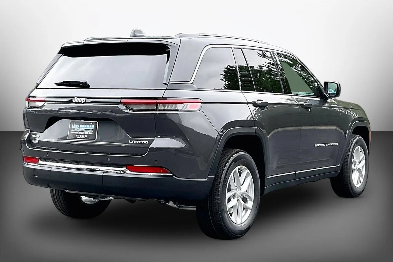 New 2026 Baltic Gray Metallic Clearcoat Jeep Laredo X image 8