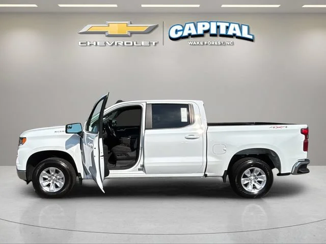 Used 2025 Summit White Chevrolet LT image 3