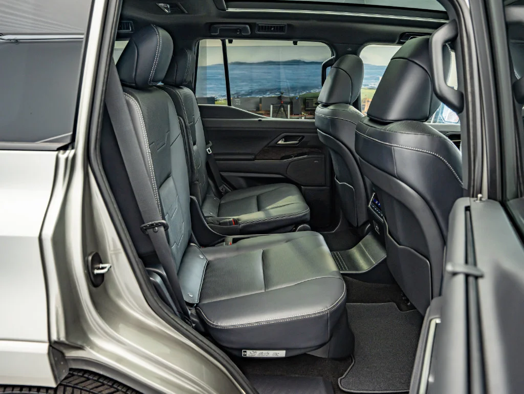 Used 2024 Silver Lexus 550 Luxury+ image 35