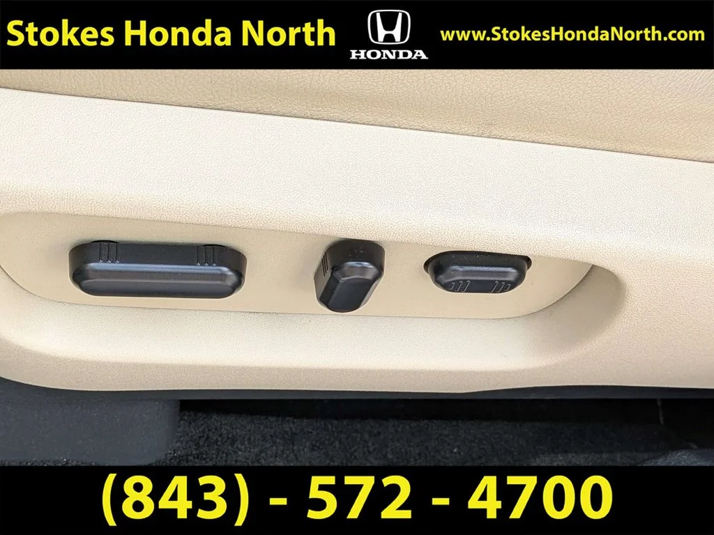 Used 2017 Gray Ford Limited image 24