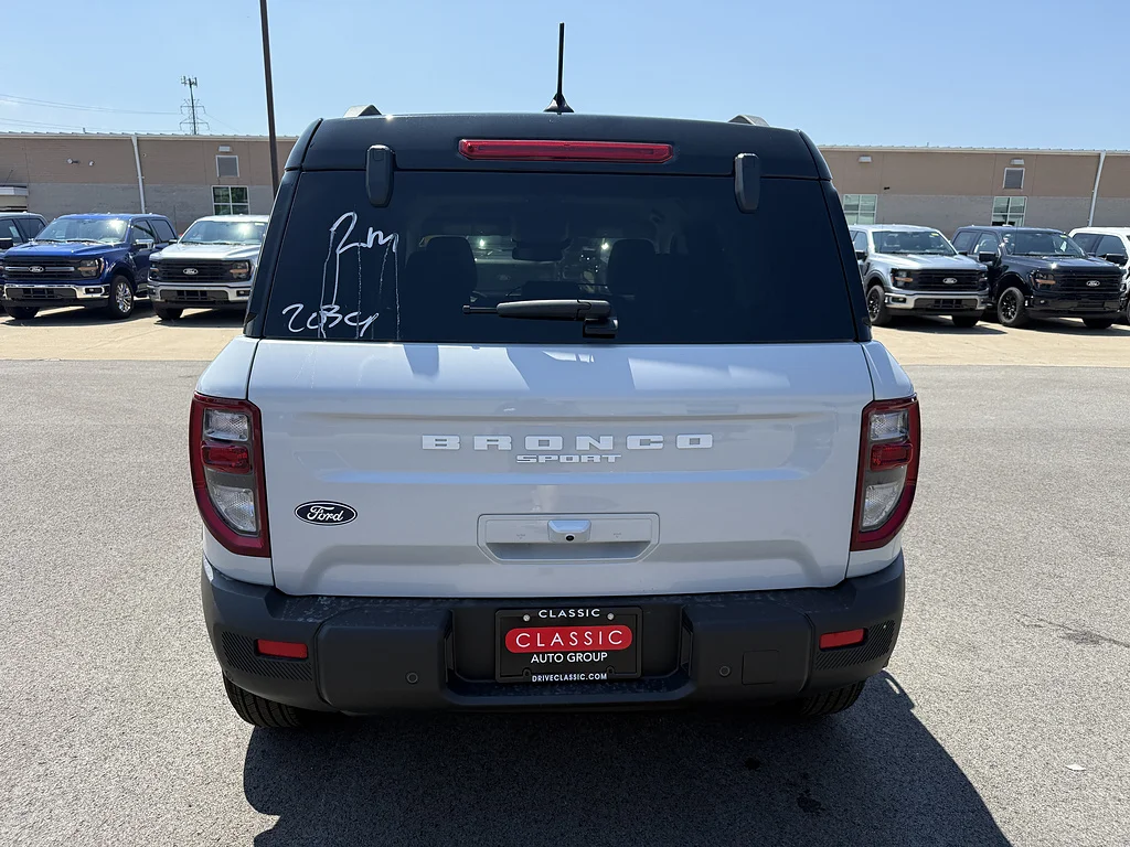 New 2026 Space White Metallic Ford Outer Banks® image 4