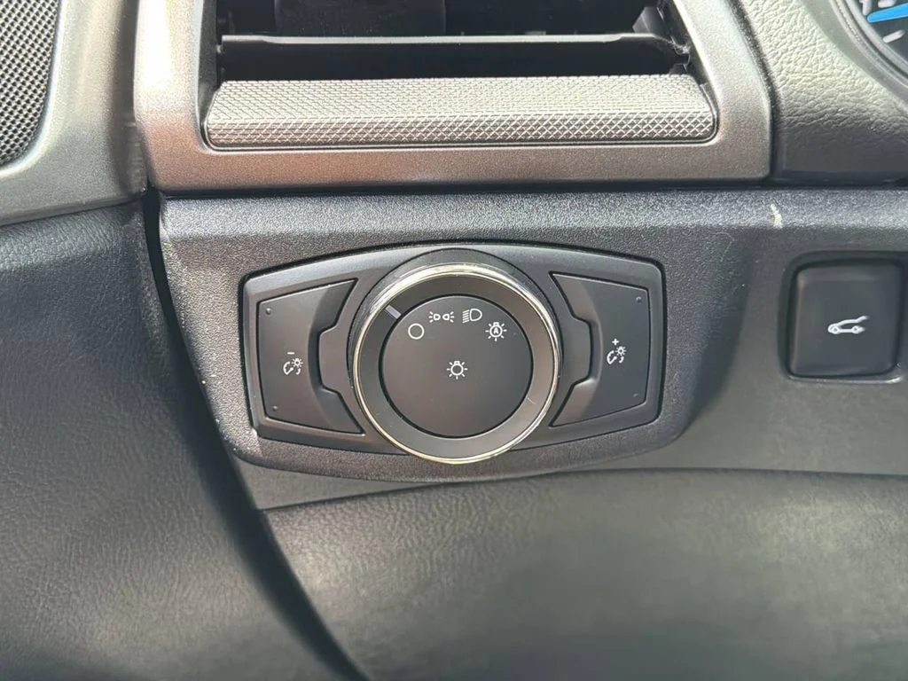 Used 2020 White Ford S image 25