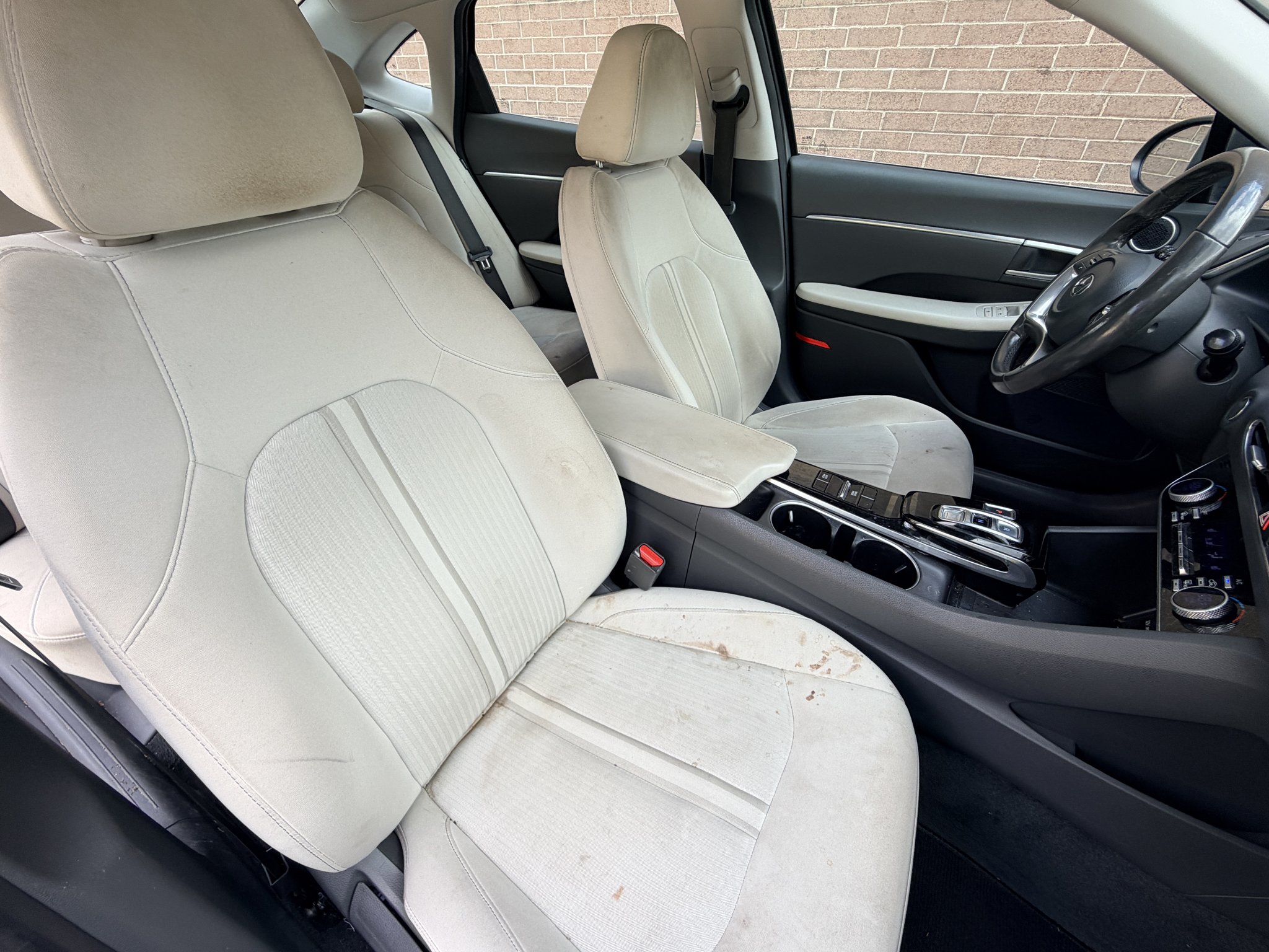 Used 2022 Hampton Gray Hyundai SEL image 17