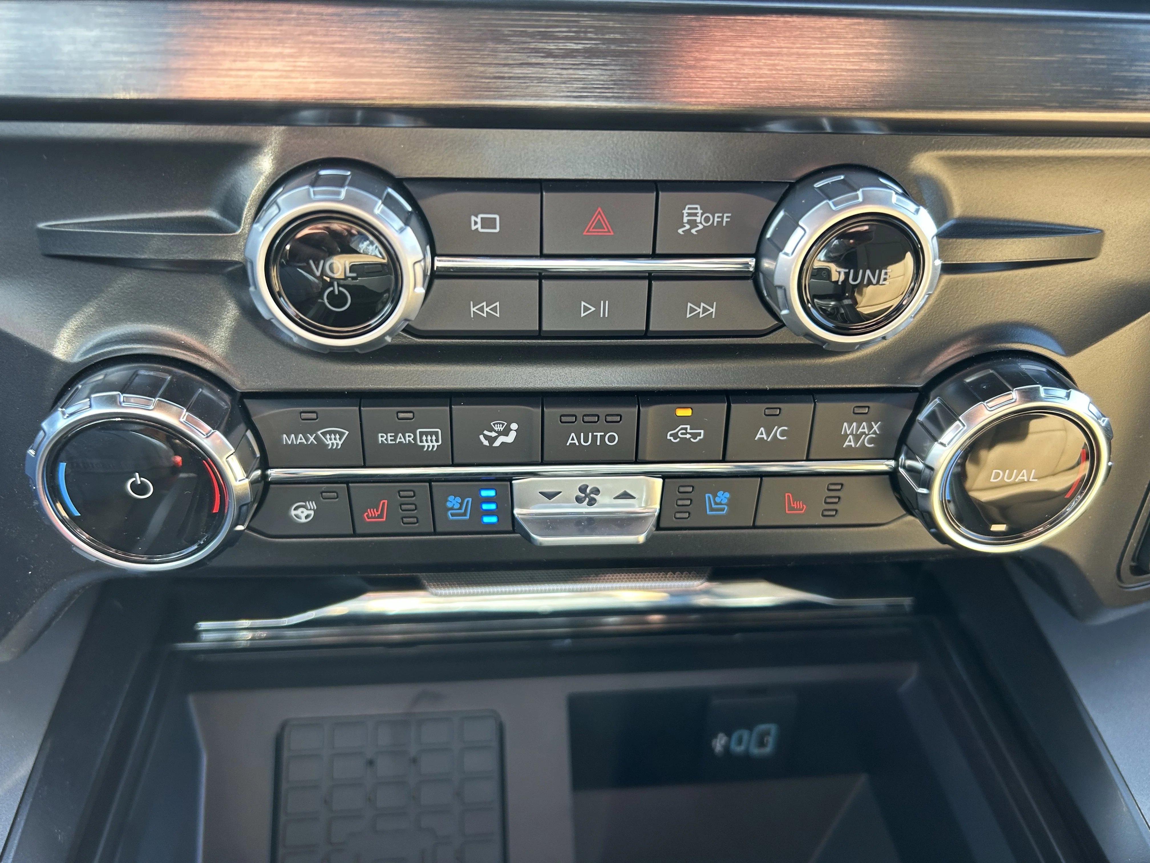 New 2026 Star White Metallic Tri-Coat Ford LARIAT image 25