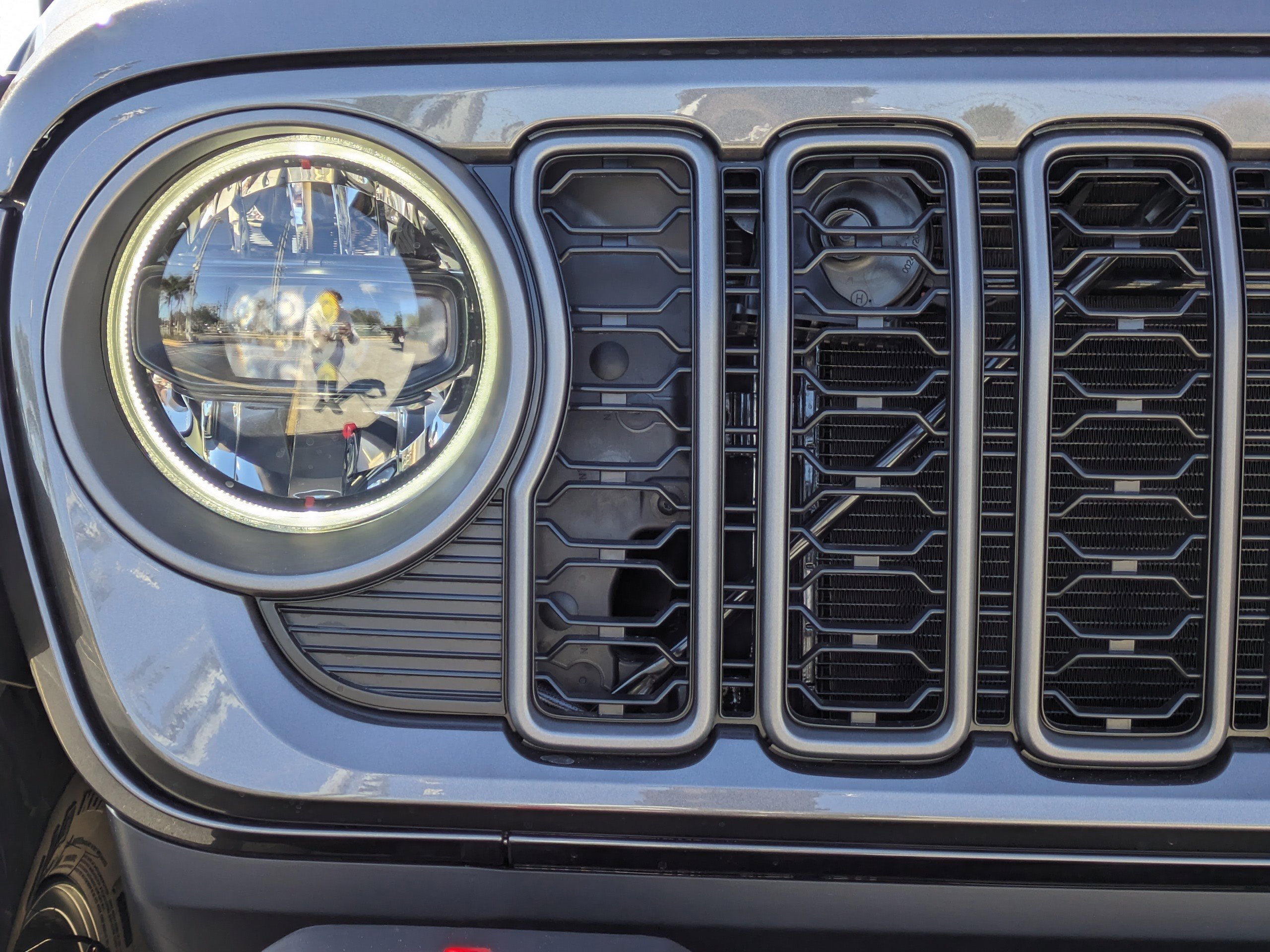 New 2026 Granite Crystal Metallic Clear-Coat Exterior Paint Jeep Rubicon image 9