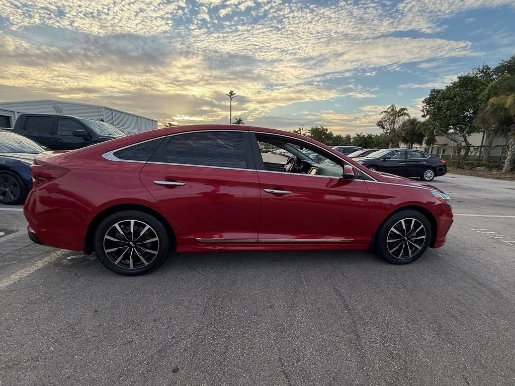 Used 2019 Red Hyundai SEL image 8