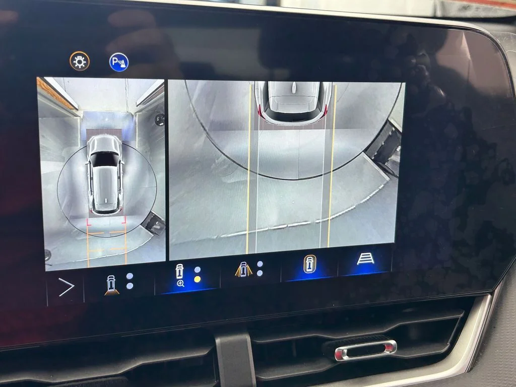 Used 2025 Summit White Chevrolet LT image 35