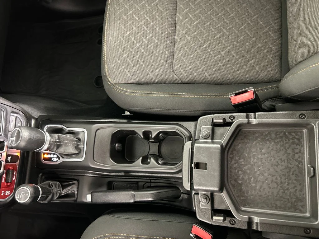 Used 2025 Green Jeep Mojave image 15