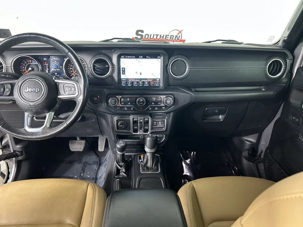Used 2018 Silver Jeep Unlimited Sahara image 18