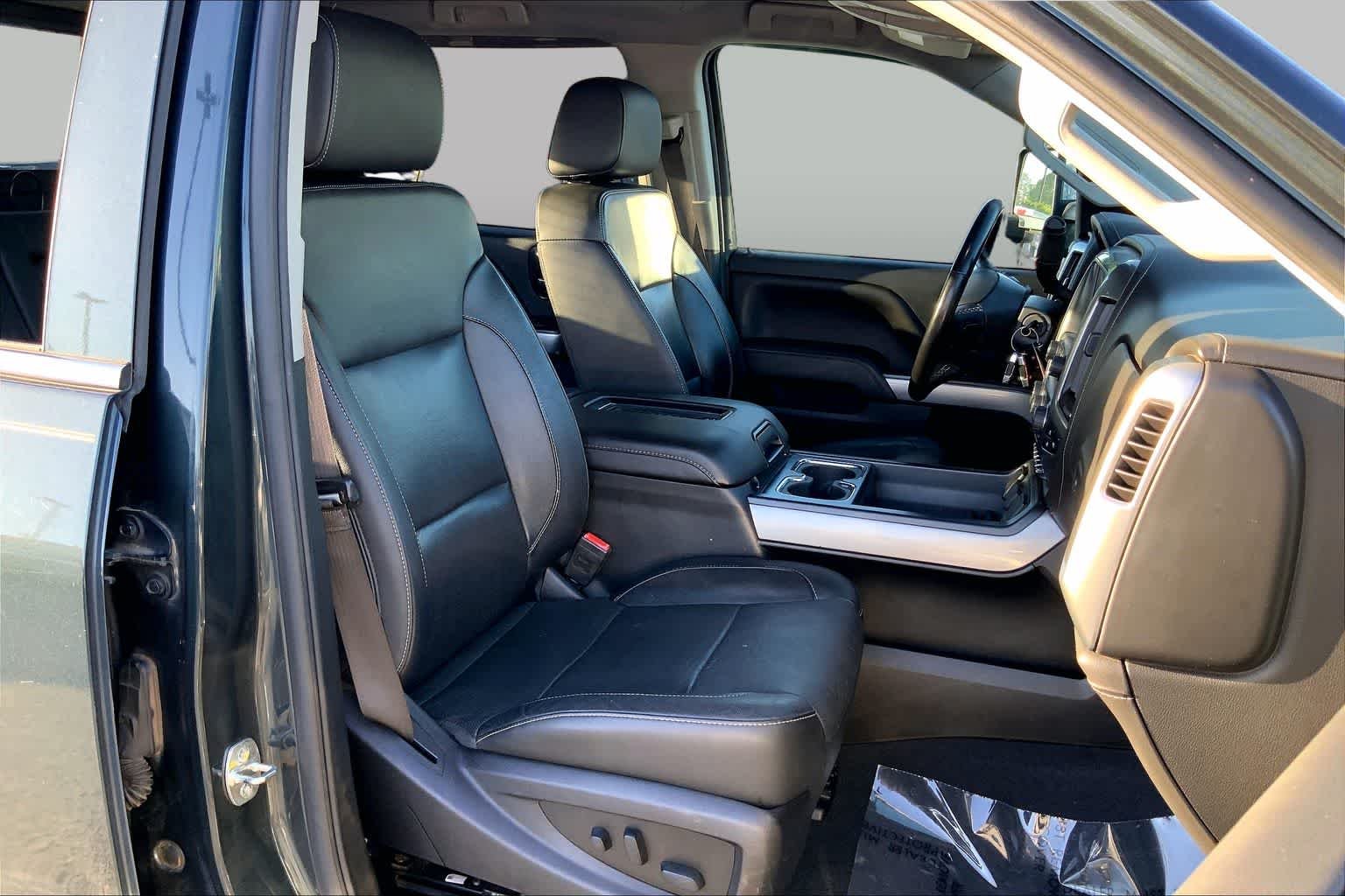 Used 2019 Graphite Metallic Chevrolet LTZ image 9