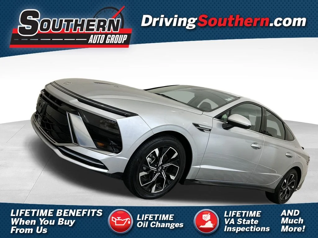 Used 2025 Silver Hyundai SEL image 1