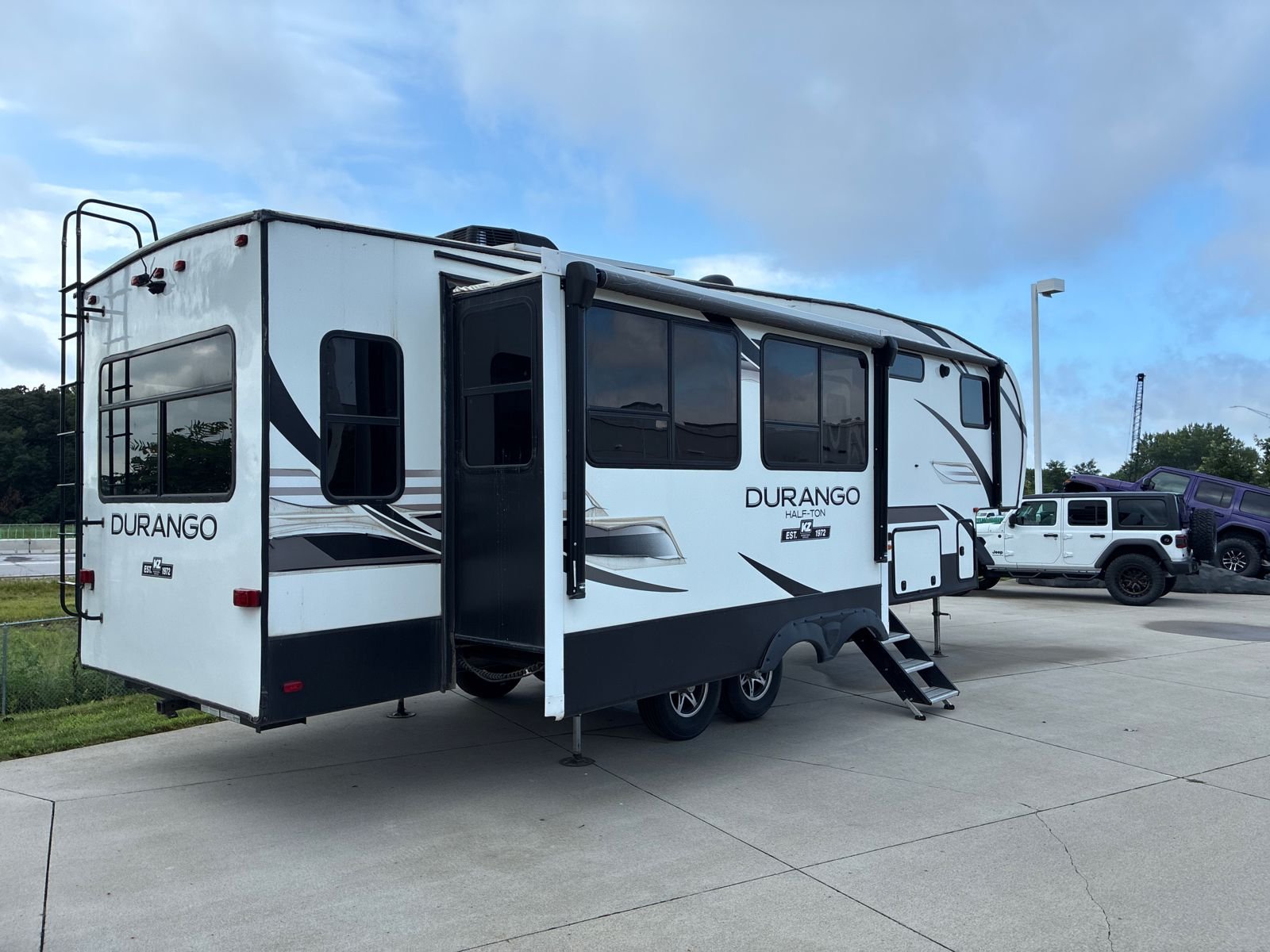 Used 2020 White DURANGO  image 4
