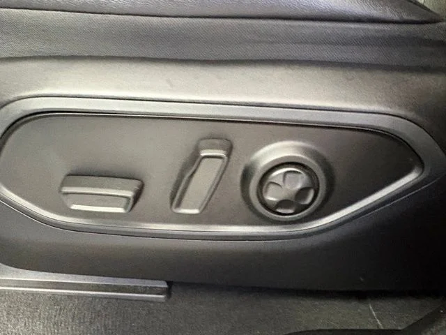 Used 2023 White Jeep Altitude image 24