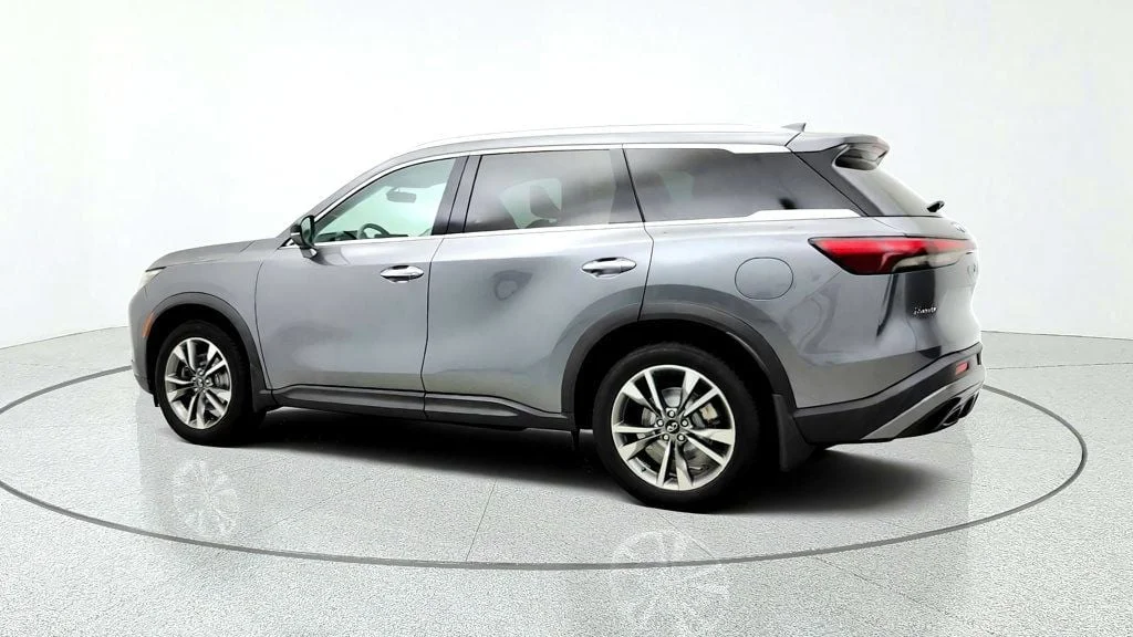 Used 2023 Graphite Shadow INFINITI LUXE FWD image 7