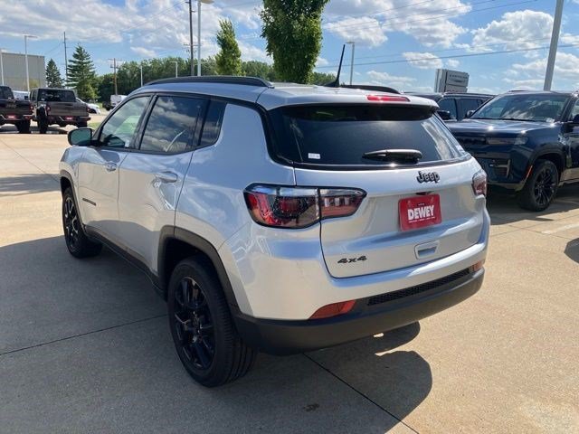 New 2026 Silver Zynith Metallic Clear-Coat Exterior Paint Jeep Latitude Altitude image 7