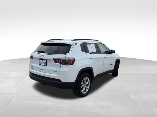 Used 2024 White Jeep Latitude image 8