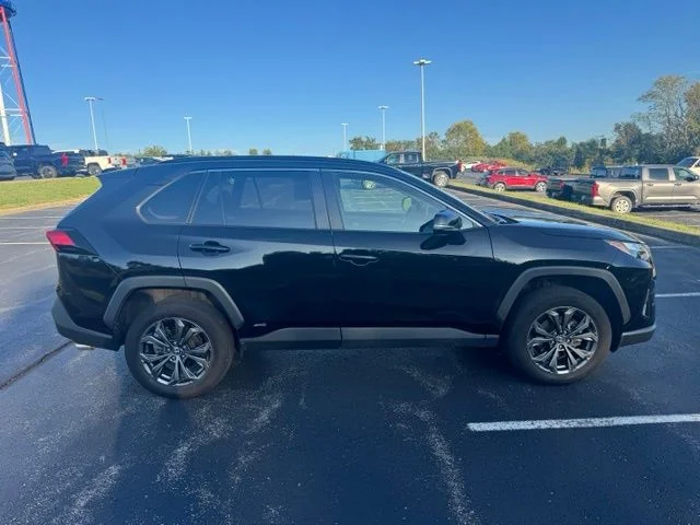 Used 2024  Toyota XLE Premium image 2