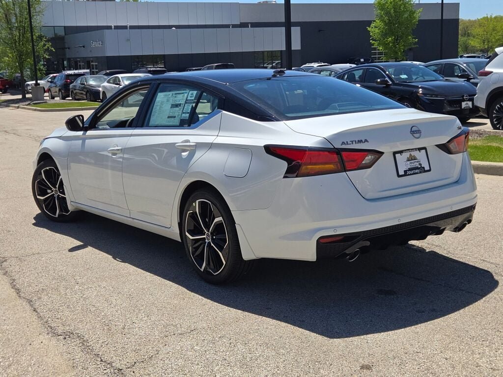 New 2026 Pearl White TriCoat / Super Black Two-tone Nissan SR image 13