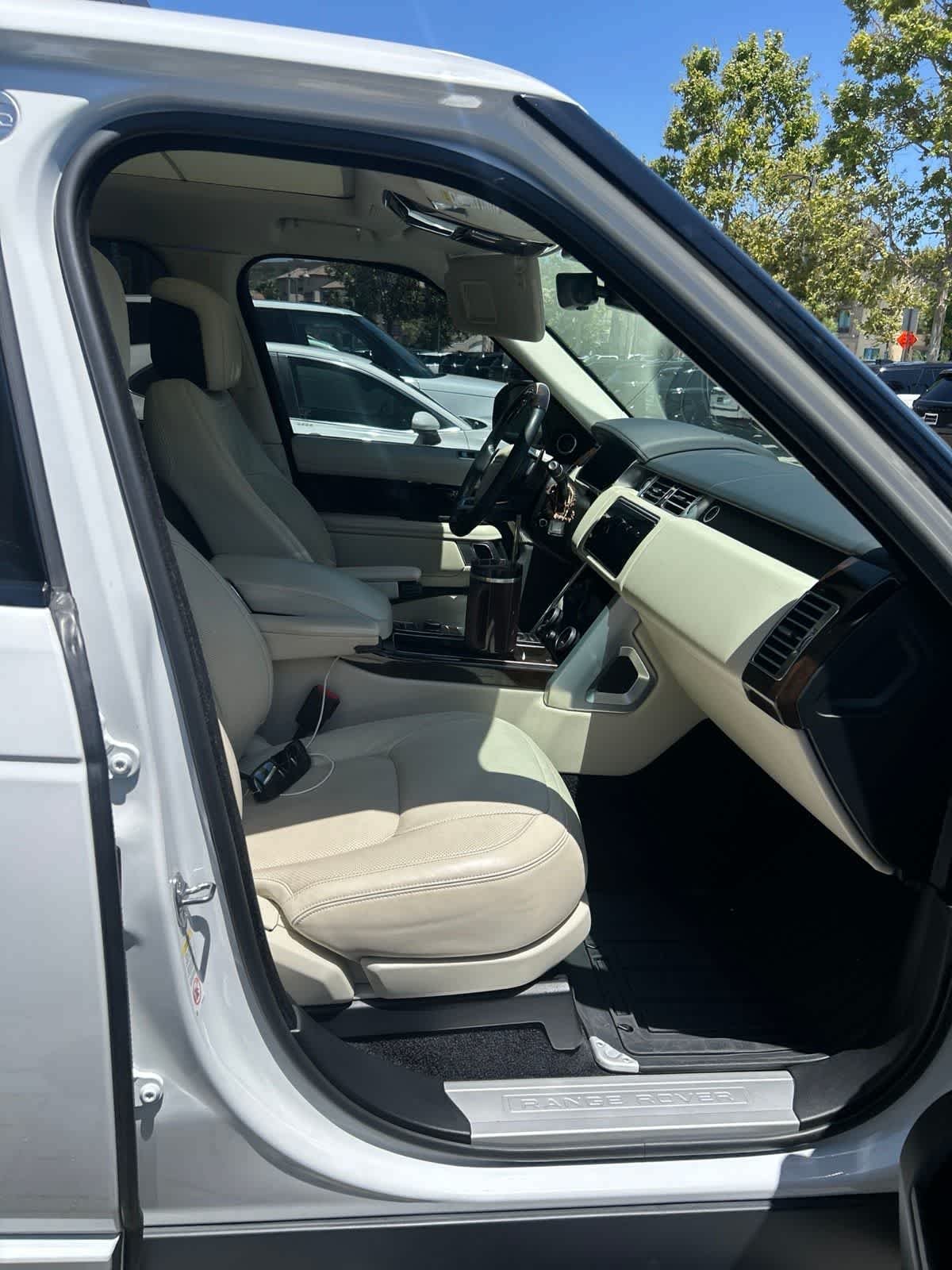 Used 2020  Land Rover HSE image 15