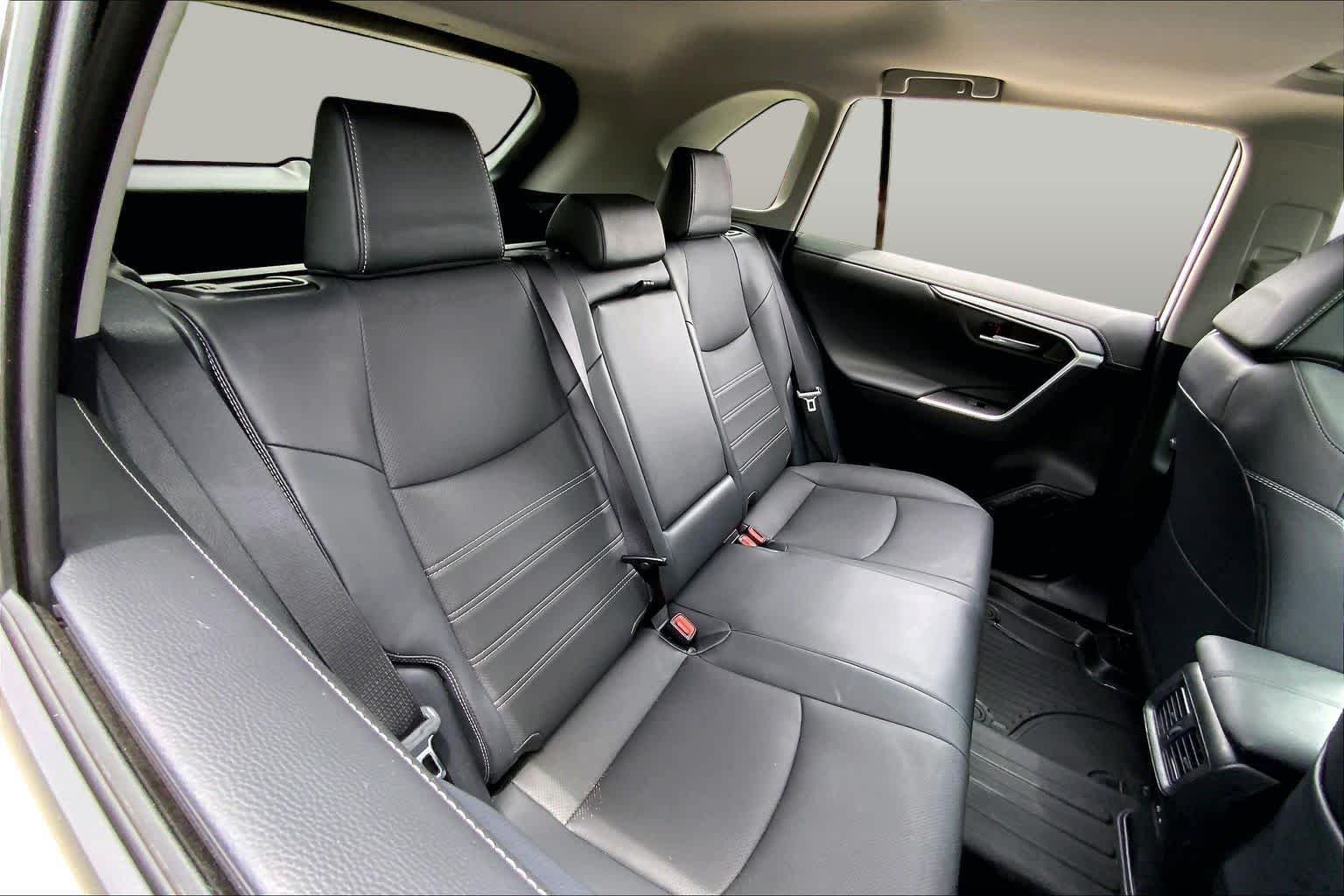 Used 2025 Wind Chill Pearl Toyota Limited image 20