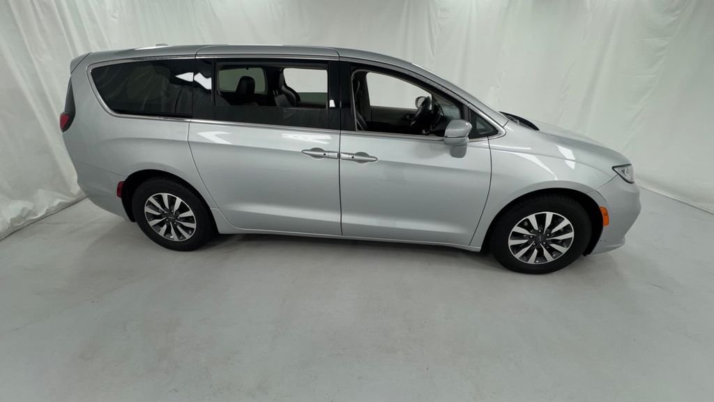 Used 2022 Chrysler Pacifica Hybrid Touring L with VIN 2C4RC1L7XNR207120 for sale in Janesville, WI