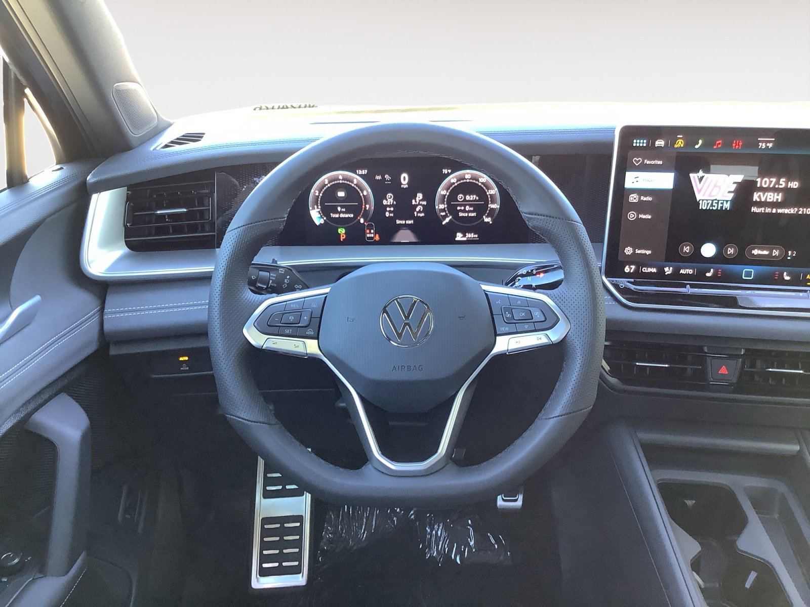 New 2026 Platinum Gray Metallic Volkswagen SE R-Line Black image 15