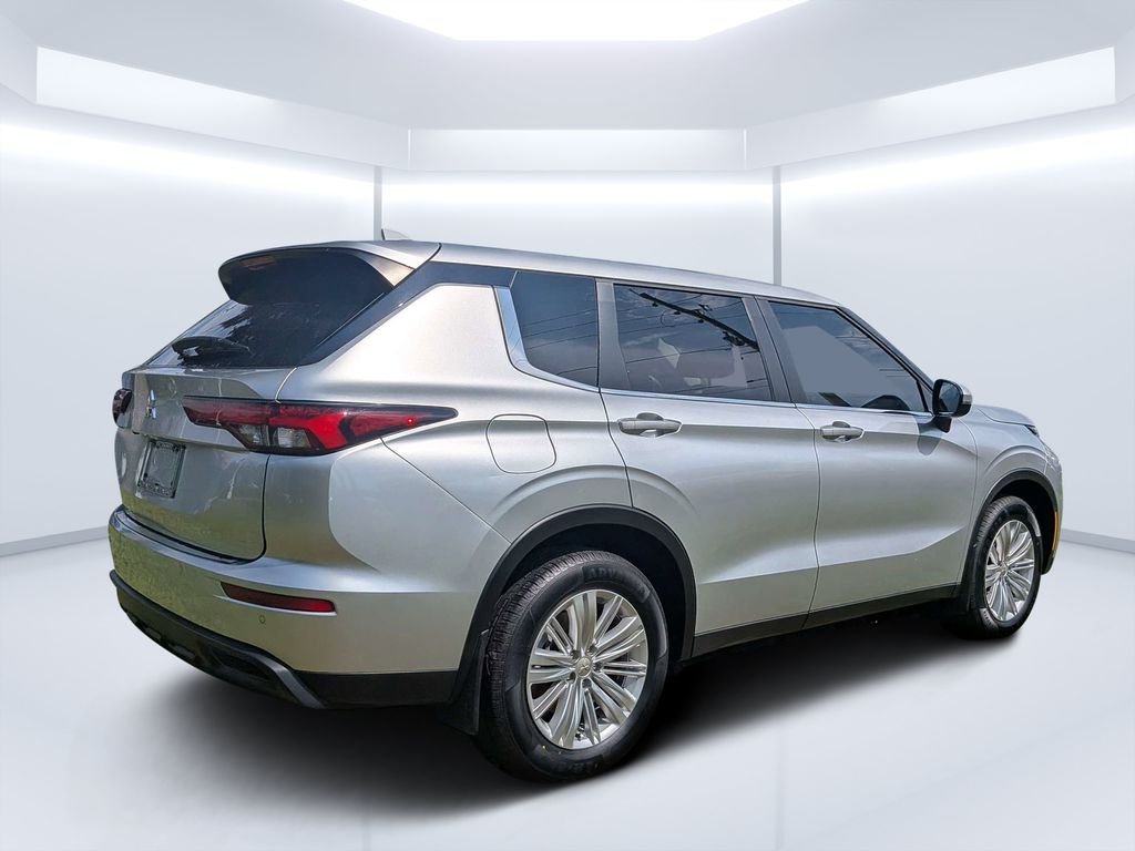 Used 2024  Mitsubishi ES image 3