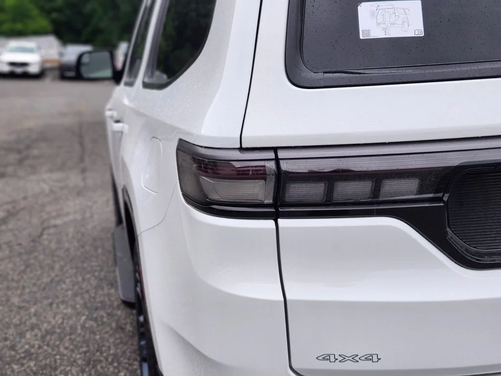 New 2026 Bright White Clear-Coat Exterior Paint Jeep  image 9