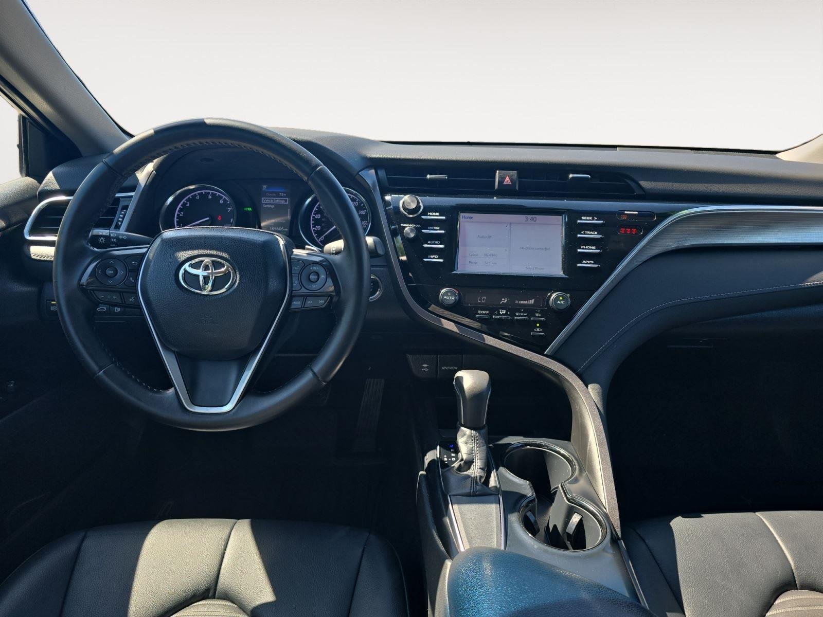 Used 2018 Super White Toyota SE image 9