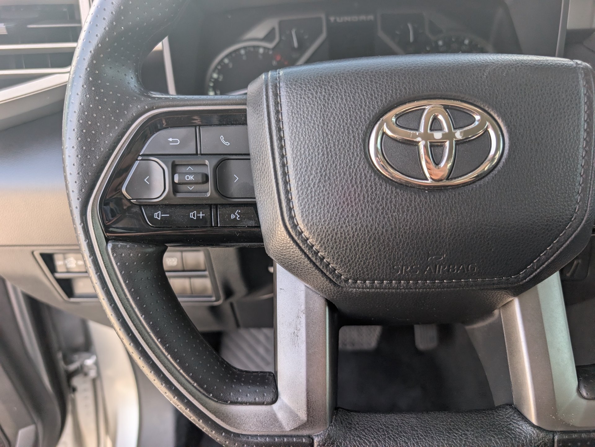 Used 2023 Silver Toyota SR5 image 13