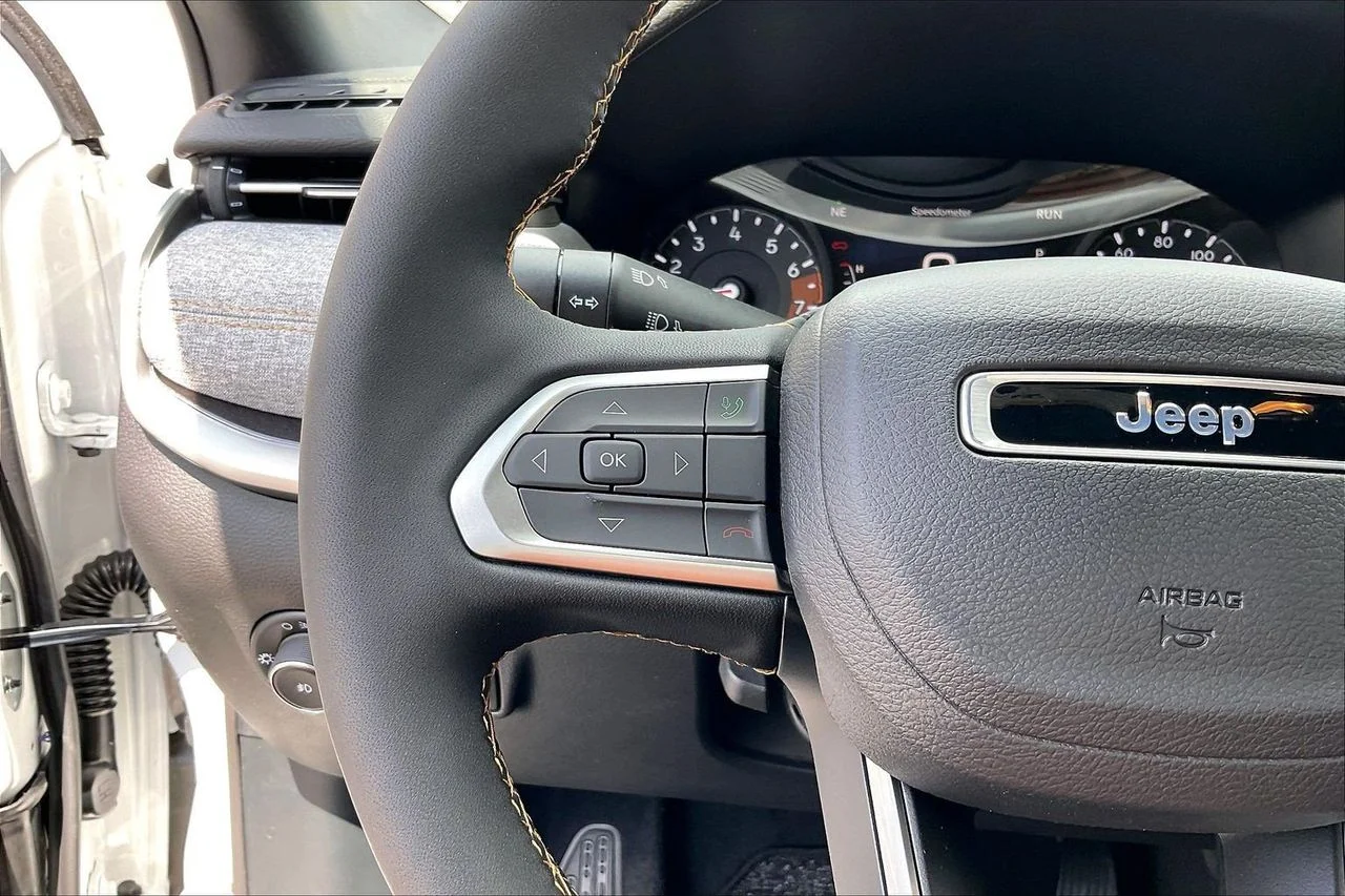 New 2026 Bright White Clearcoat Jeep Latitude image 26