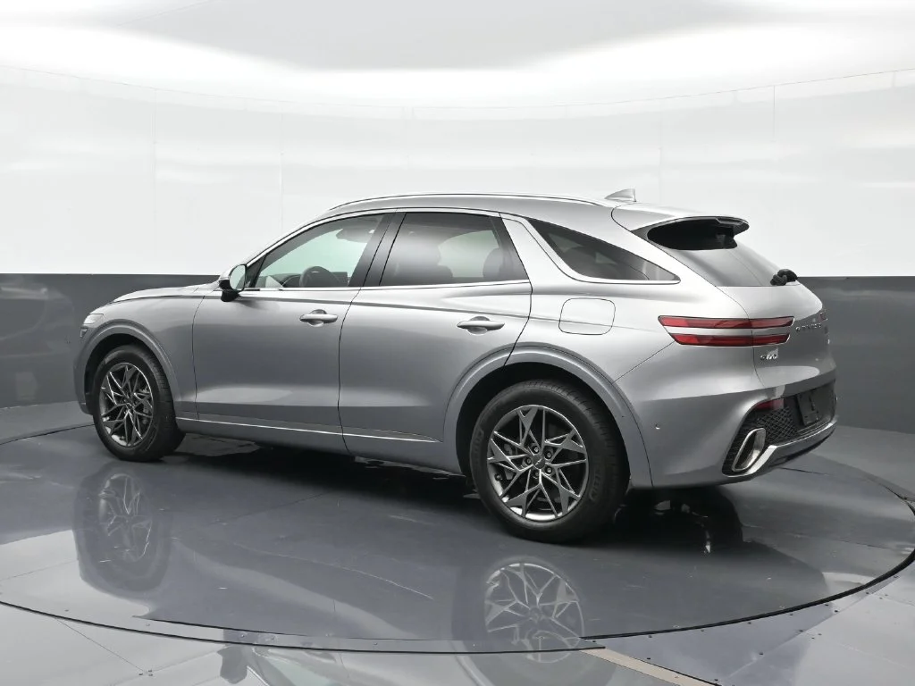 Used 2023 Silver Genesis 2.5T image 2