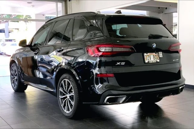 Used 2020 Black Sapphire Metallic BMW sDrive40i image 5