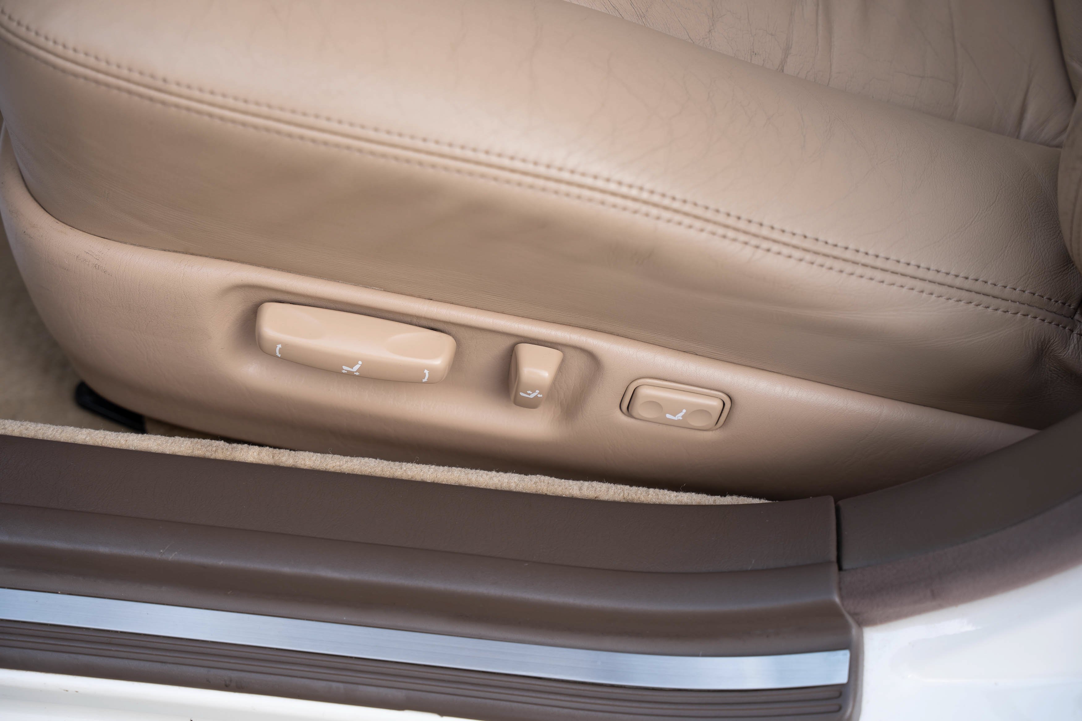 Used 1992 White Lexus 400 image 18