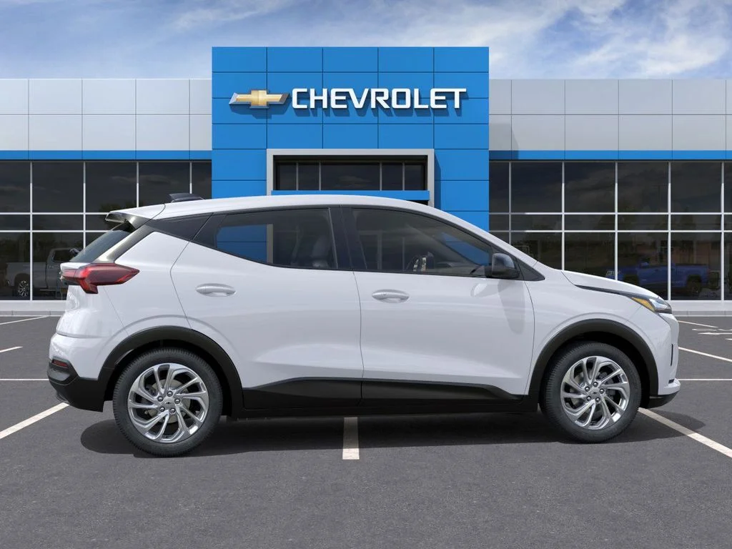 New 2027 White Chevrolet LT image 5