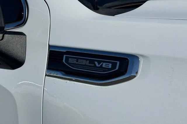 New 2026 Glacier White Tricoat GMC SLT image 5