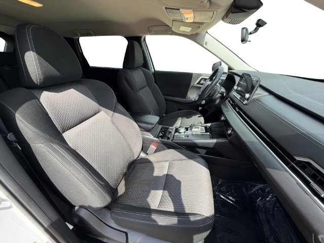Used 2022  Mitsubishi ES image 16
