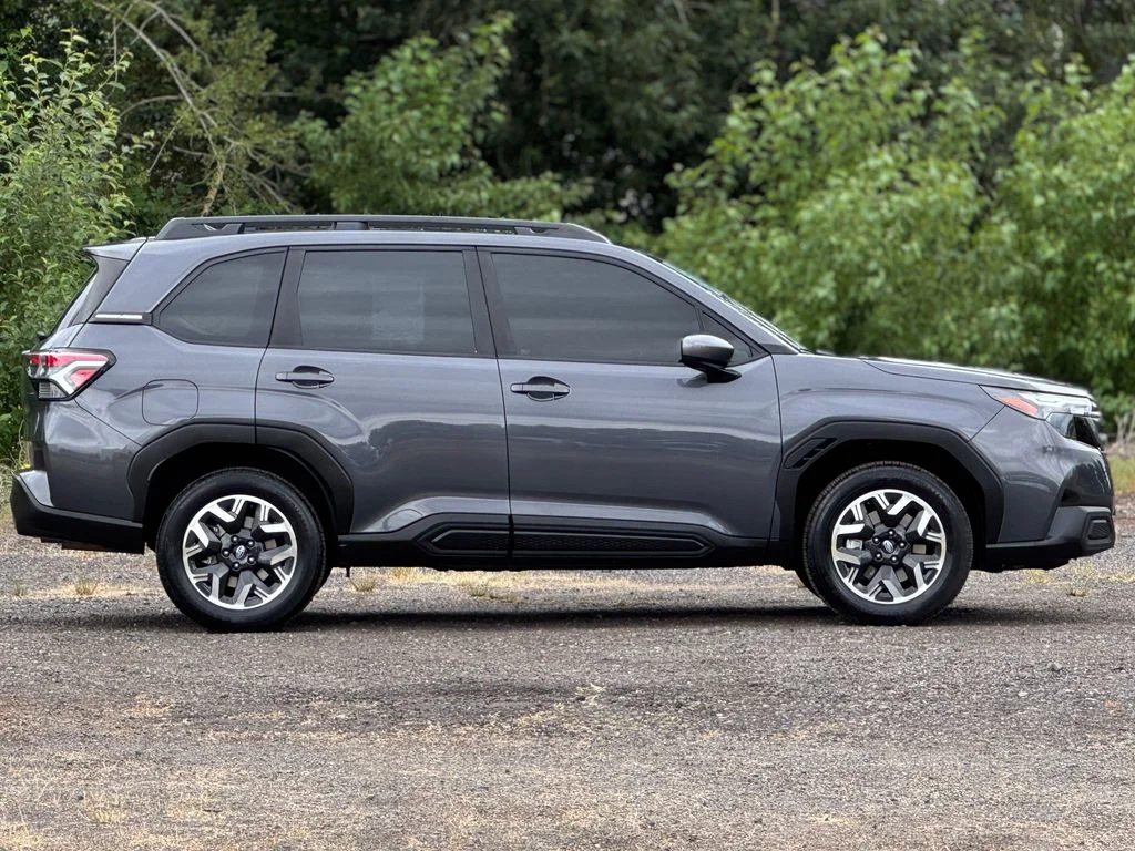 Used 2025 Magnetite Gray Metallic Subaru Premium image 8