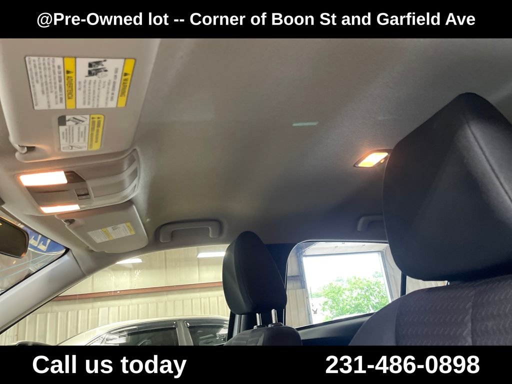 Used 2022  Mitsubishi ES image 12