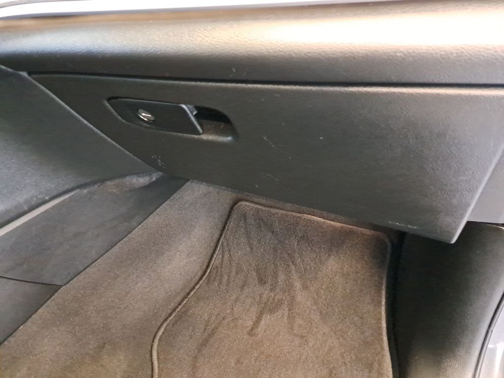 Used 2022 Gray Jeep Limited image 32
