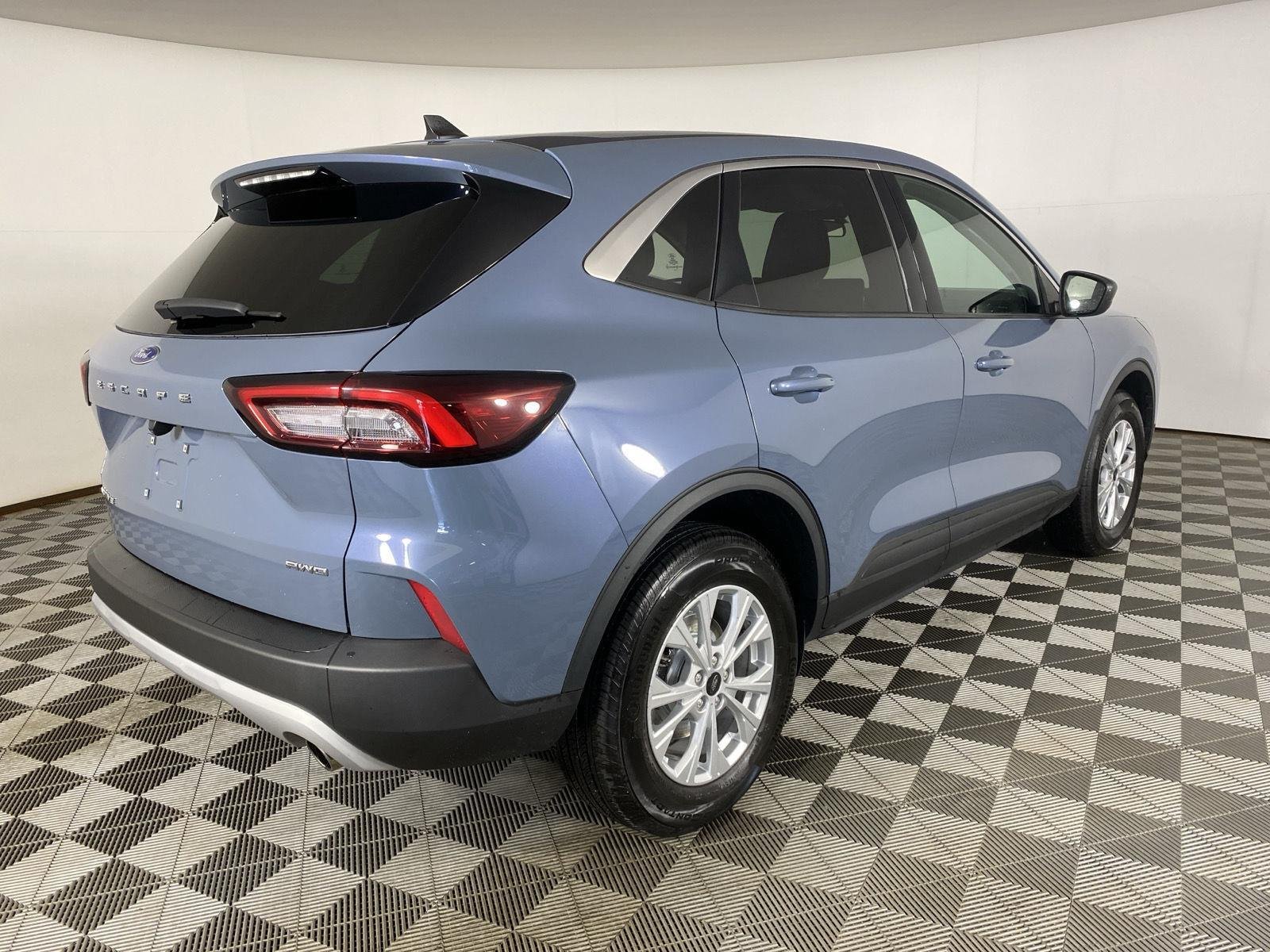 Used 2023 Vapor Blue Ford Active image 7