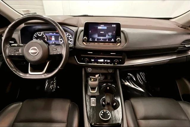 Used 2023 Pearl White Tricoat Nissan SV image 18