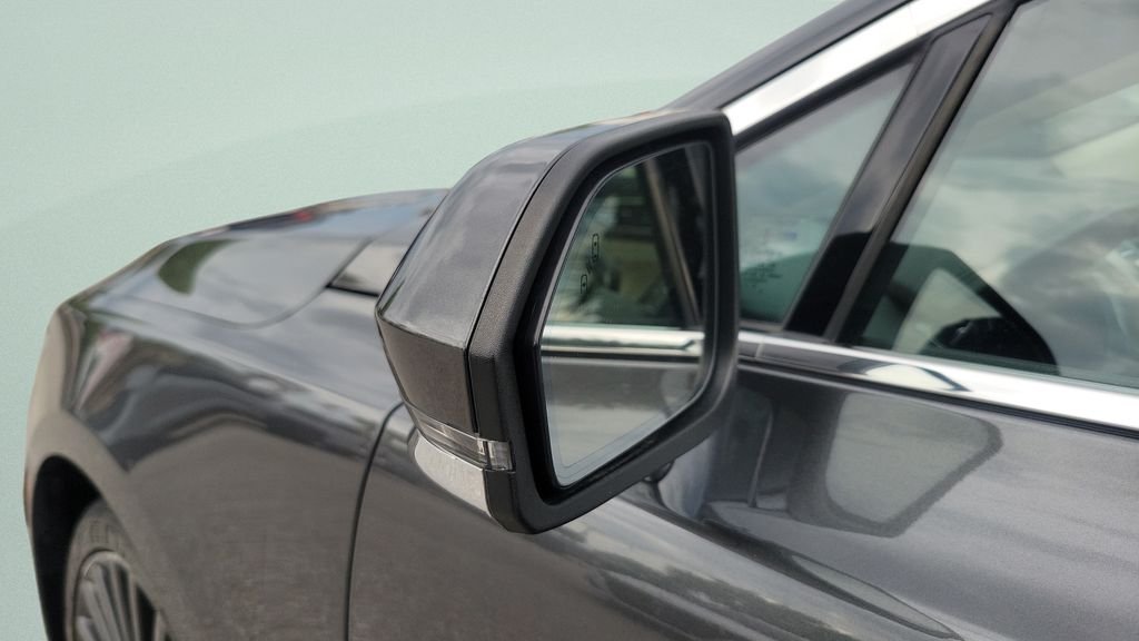 Used 2017 Gray Lincoln Reserve image 26