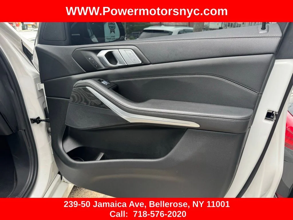 Used 2022 White BMW xDrive40i image 28