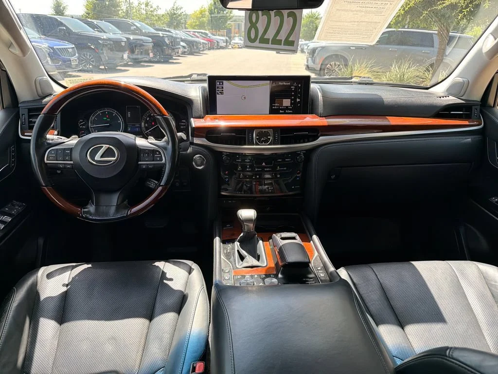 Used 2017  Lexus LX 570 image 33