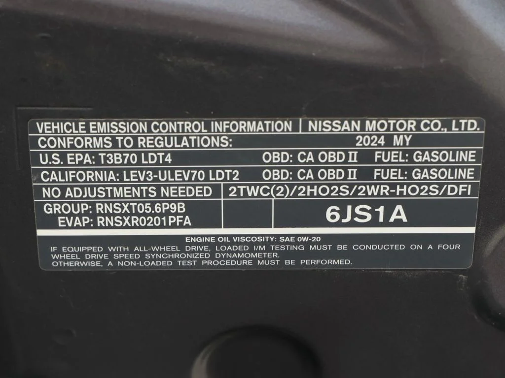 Used 2024 Gray INFINITI LUXE image 31
