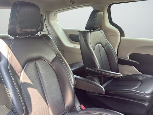 Used 2023 White Chrysler Touring L image 21