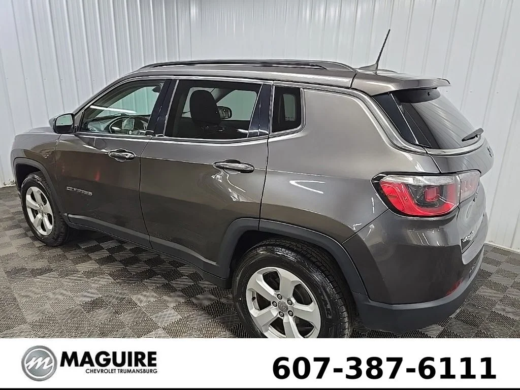 Used 2019 Gray Jeep Latitude image 9