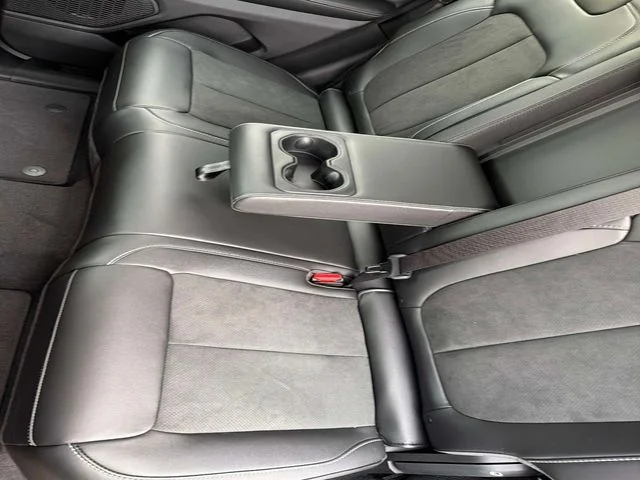 New 2026 Silver Zynith Exterior Paint Jeep Altitude image 13