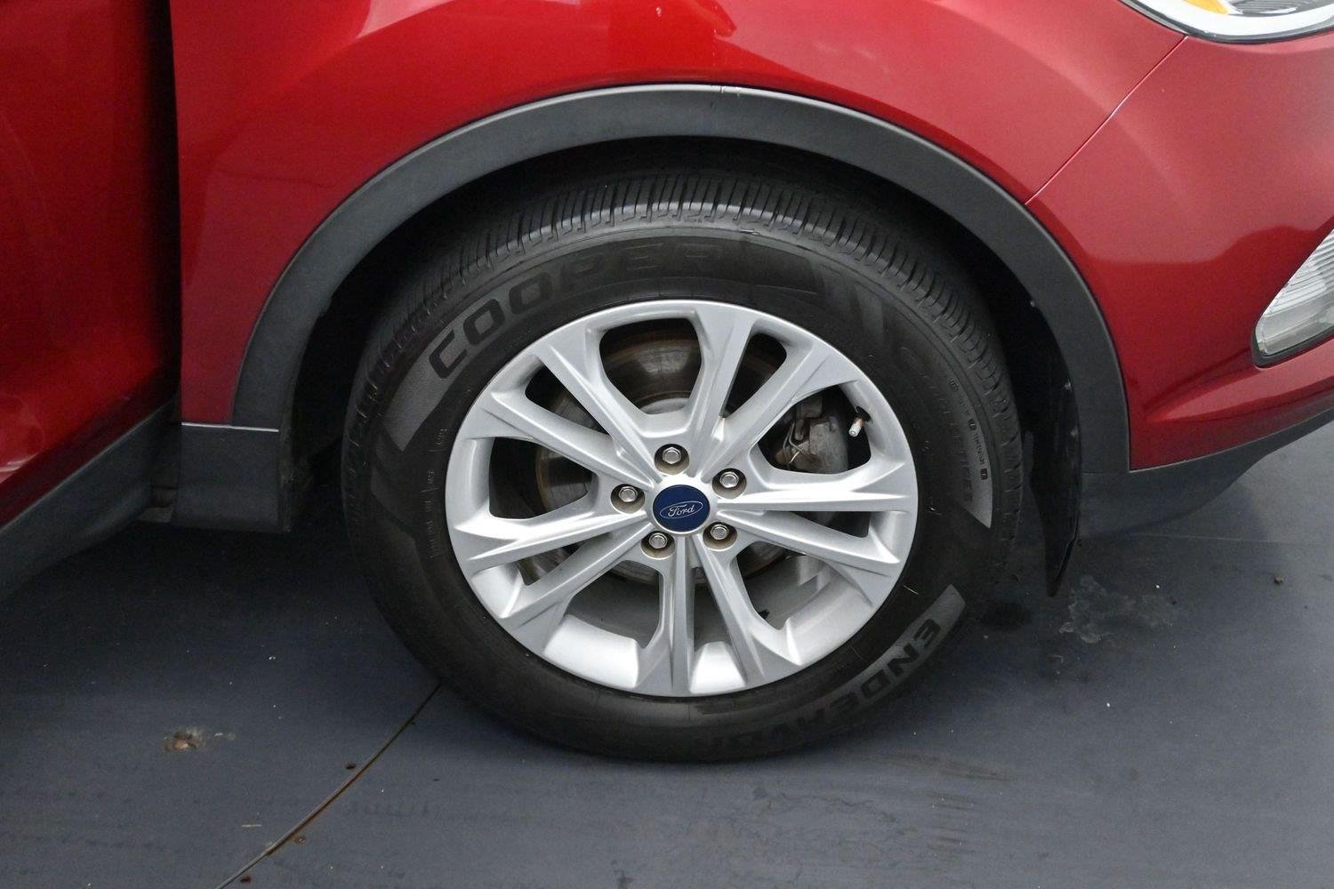 Used 2018 Ruby Red Metallic Tinted Clearcoat Ford SE image 30